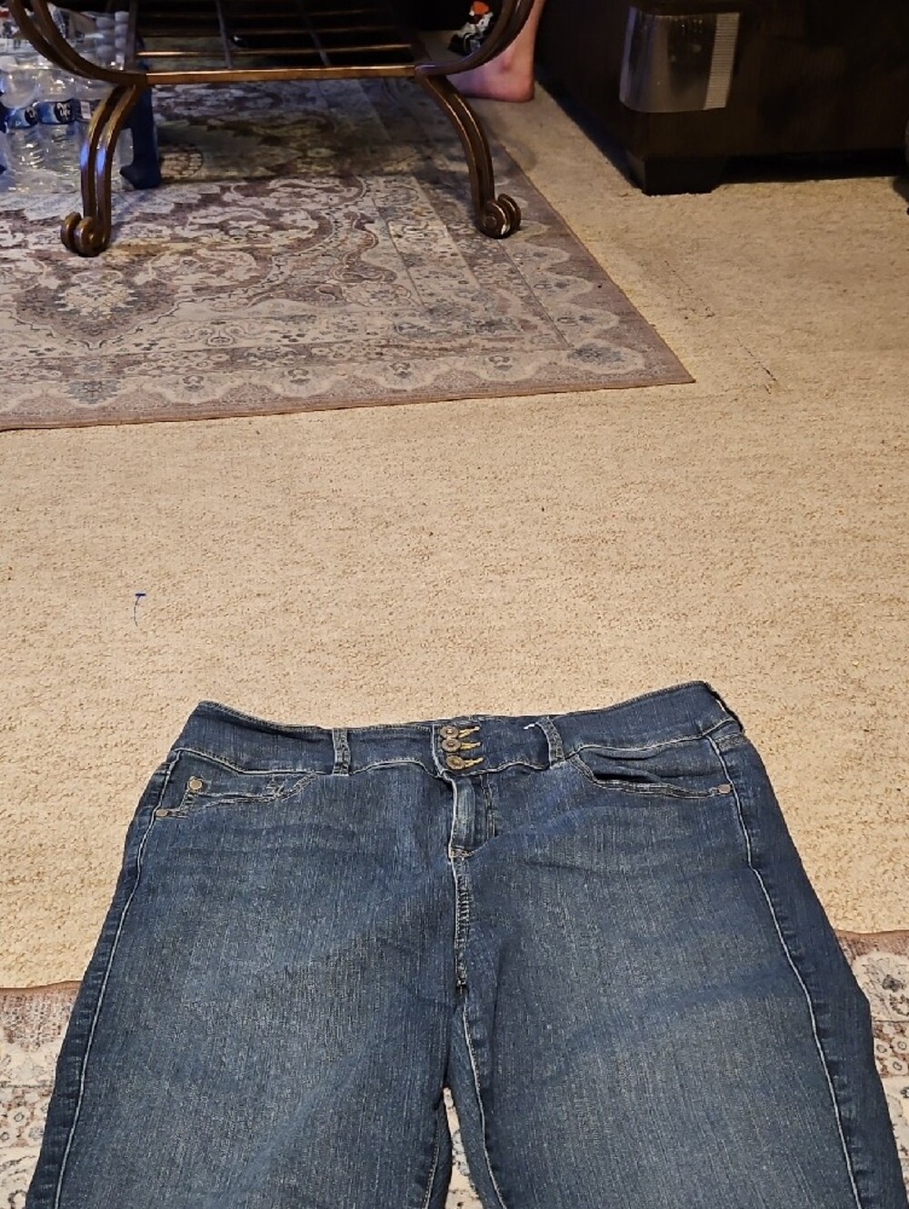 torrid Indigo Capri Jeans - Picture 2 of 7
